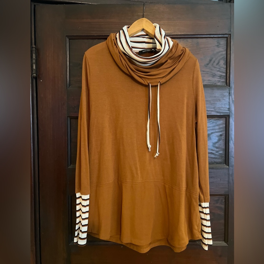 Long tunic sweatshirt. One piece. Dark orange, white and black striped details.